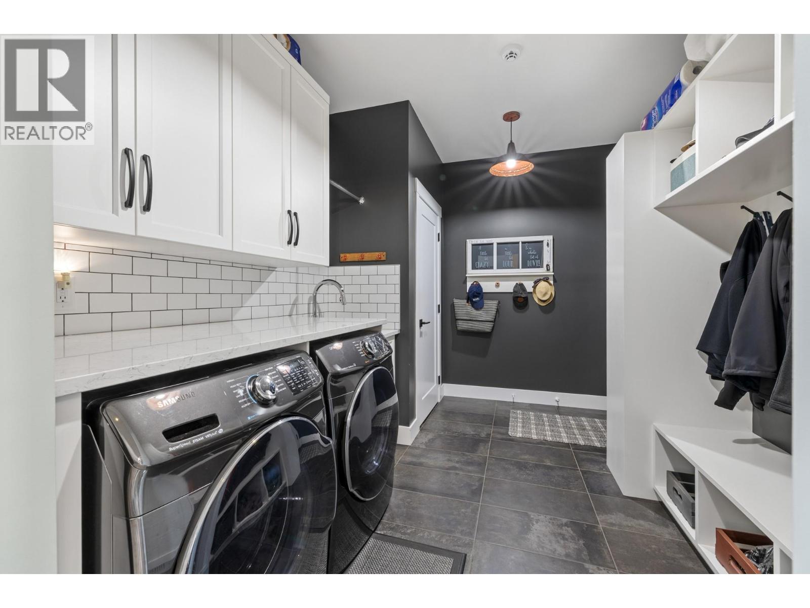 3663 Mckinley Beach Drive, Kelowna, BC - Indoor Photo Showing Laundry Room