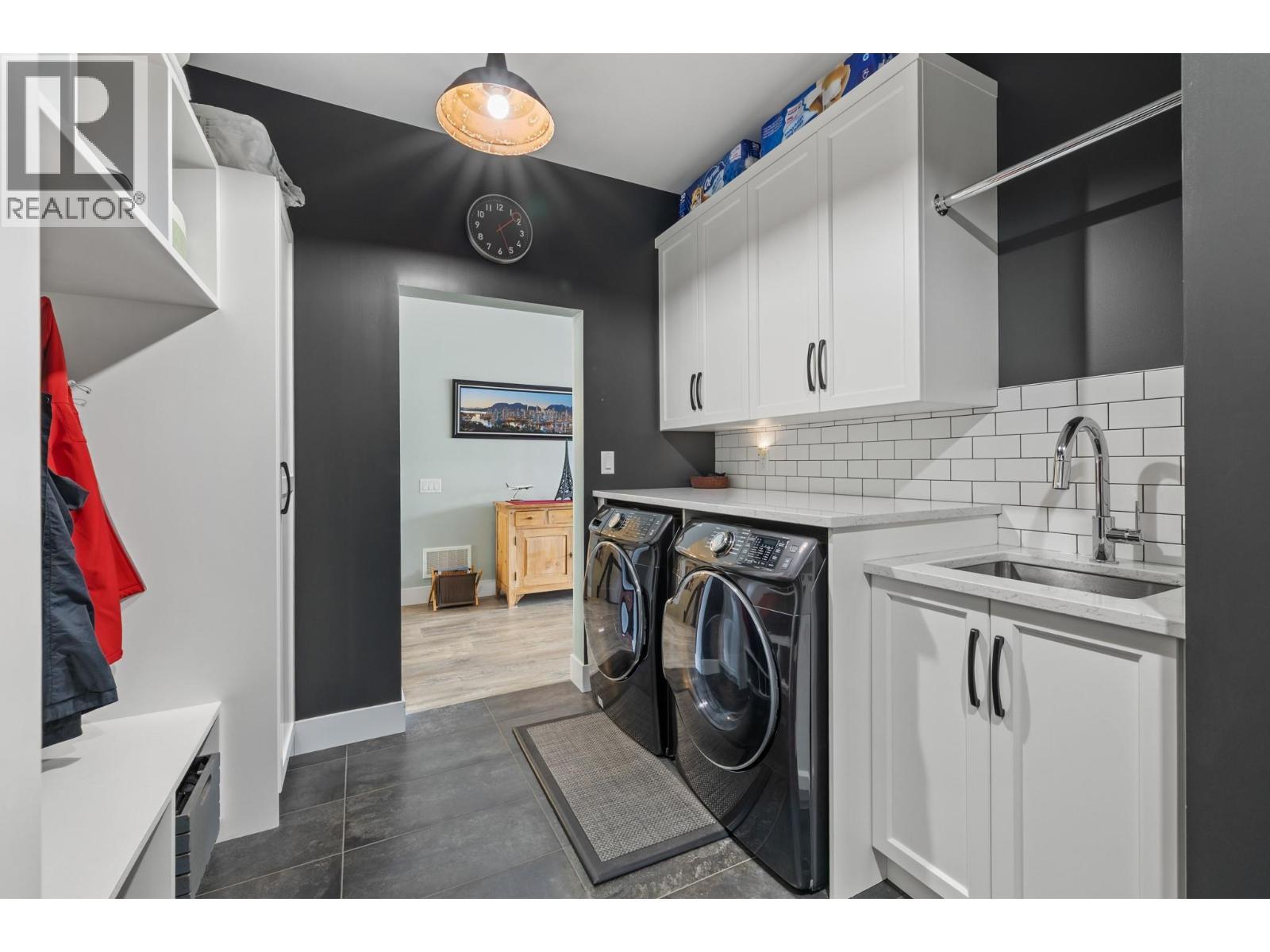 3663 Mckinley Beach Drive, Kelowna, BC - Indoor Photo Showing Laundry Room