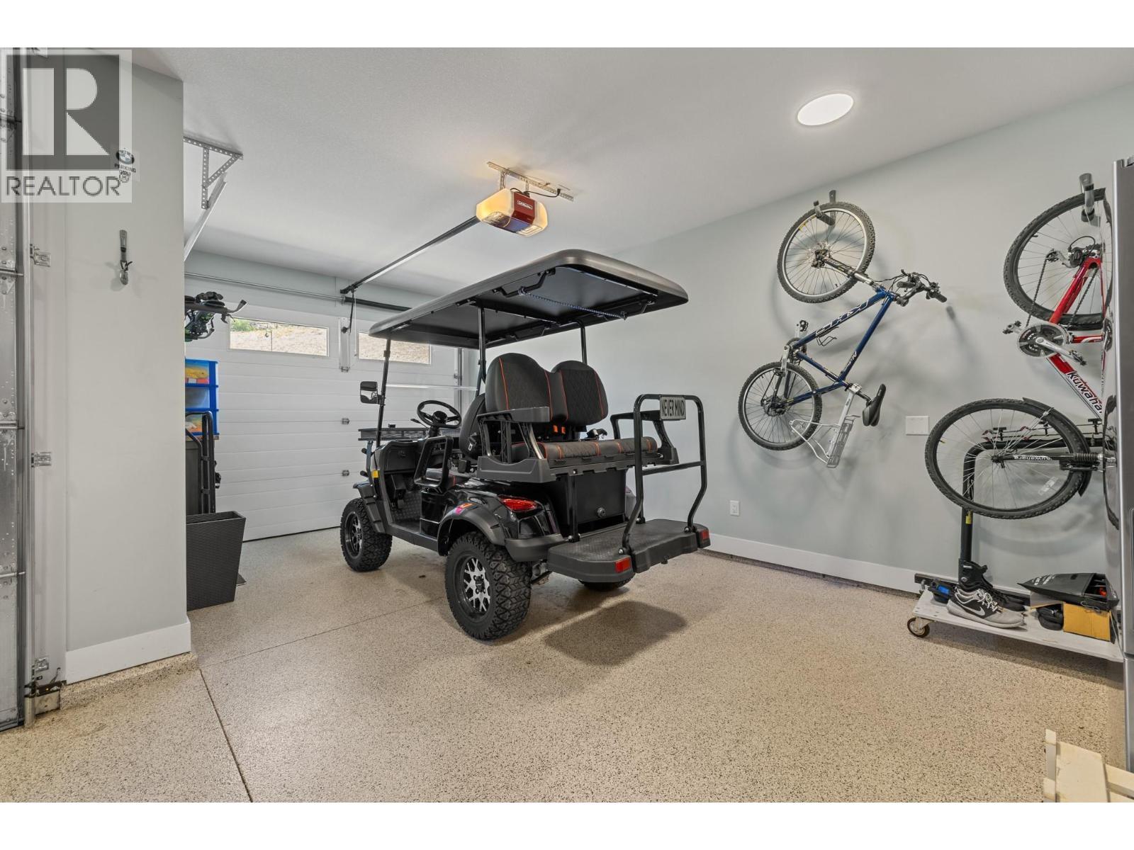 3663 Mckinley Beach Drive, Kelowna, BC - Indoor Photo Showing Garage