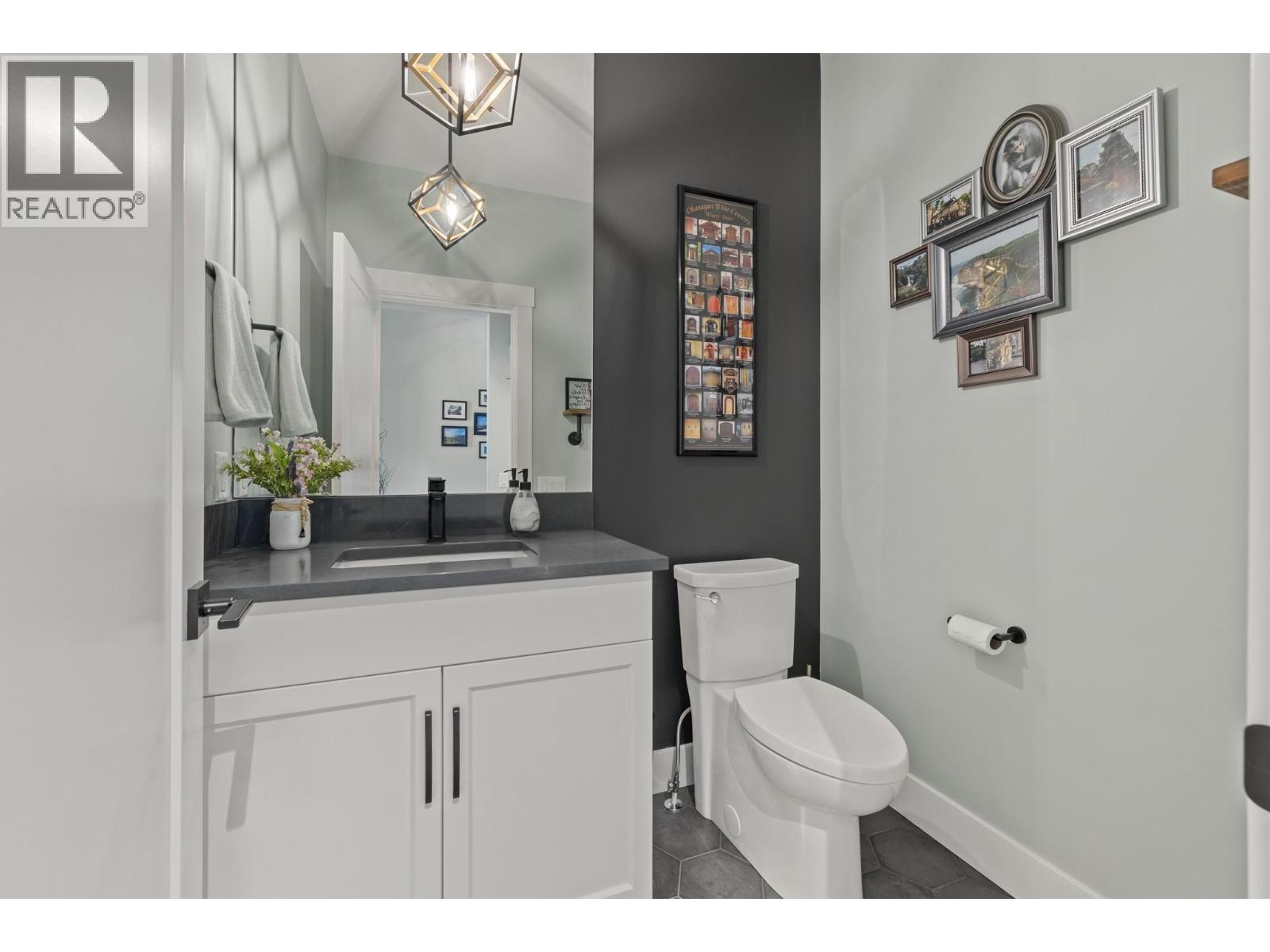 3663 Mckinley Beach Drive, Kelowna, BC - Indoor Photo Showing Bathroom