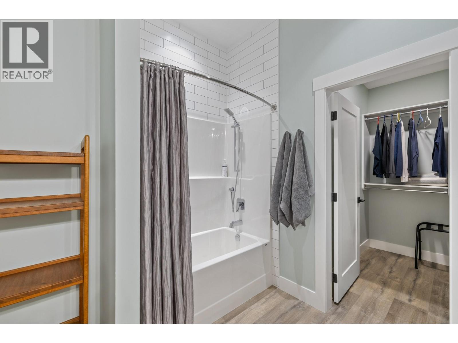 Suite - 3663 Mckinley Beach Drive, Kelowna, BC - Indoor
