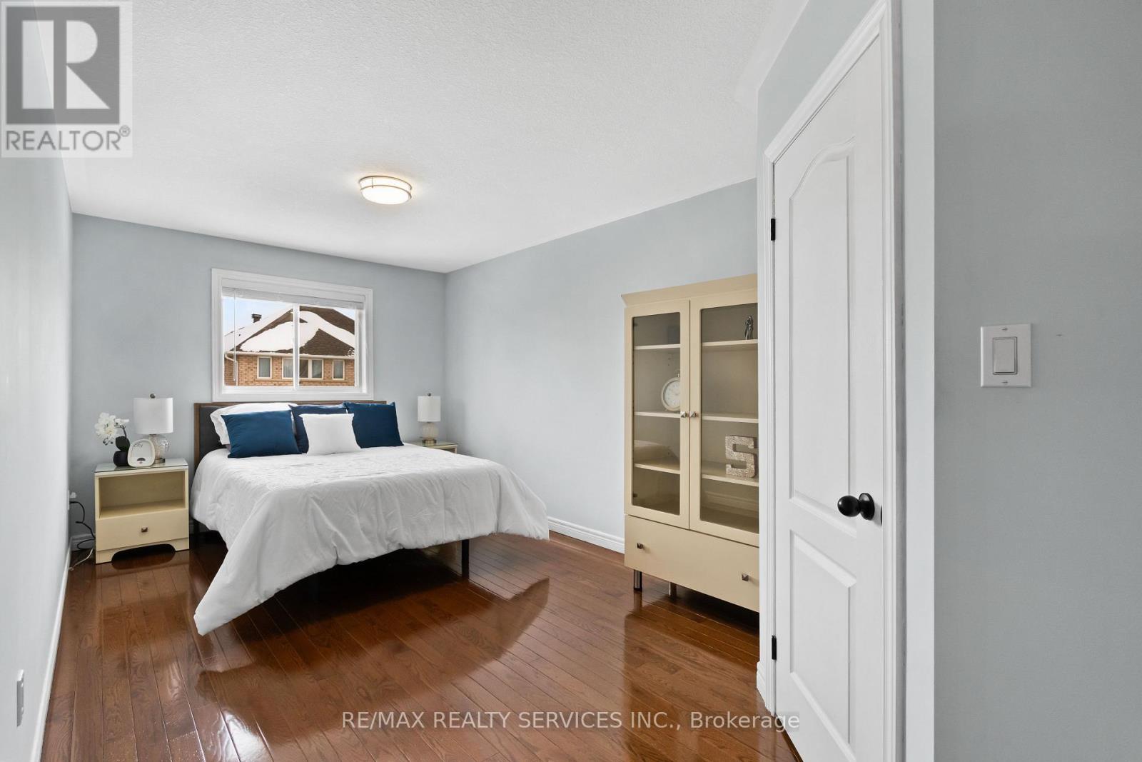 1321 Inglehart Drive, Burlington, ON - Indoor Photo Showing Bedroom