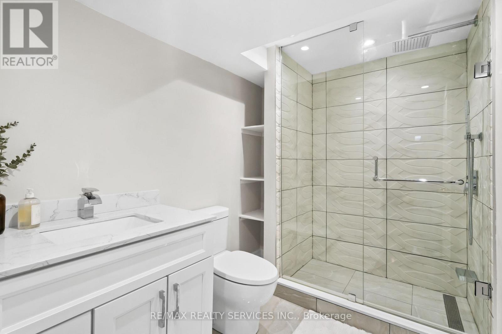 1321 Inglehart Drive, Burlington, ON - Indoor Photo Showing Bathroom