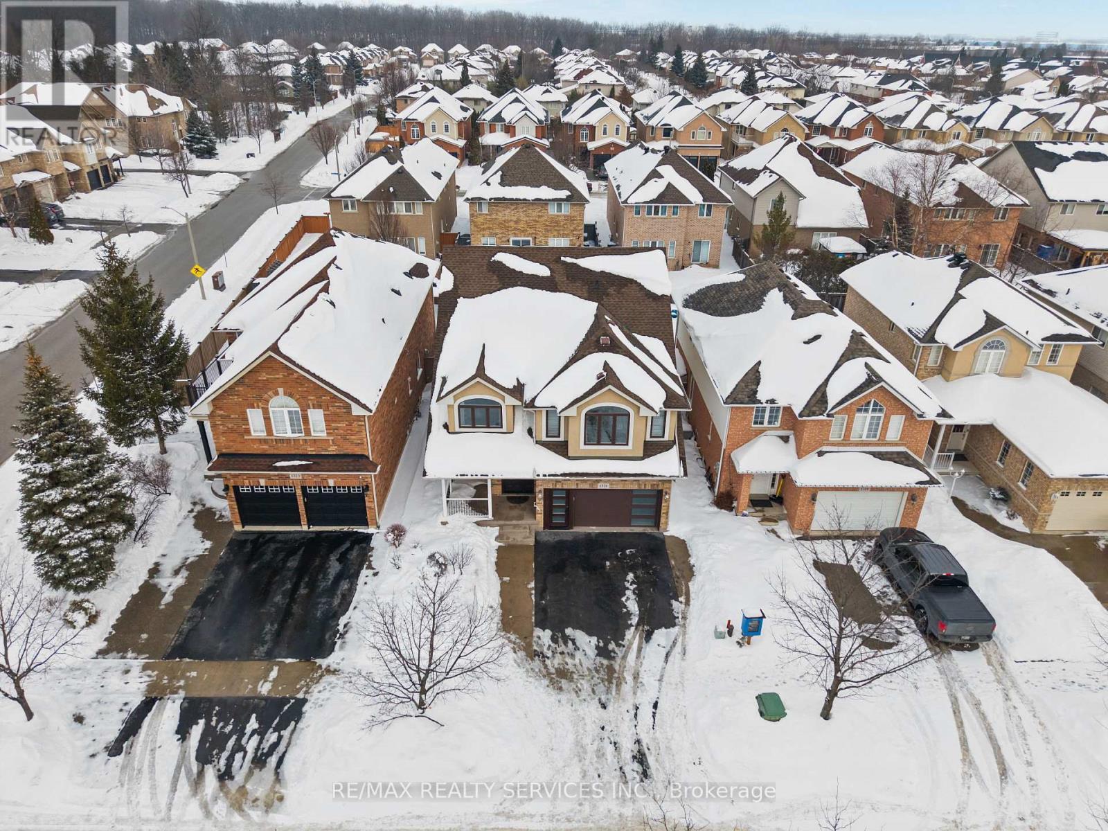1321 Inglehart Drive, Burlington, ON - Outdoor With Facade