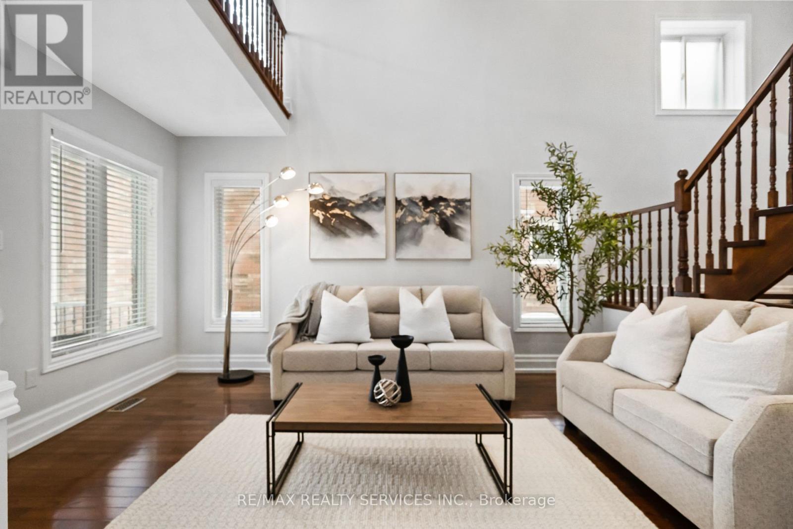 1321 Inglehart Drive, Burlington, ON - Indoor Photo Showing Living Room