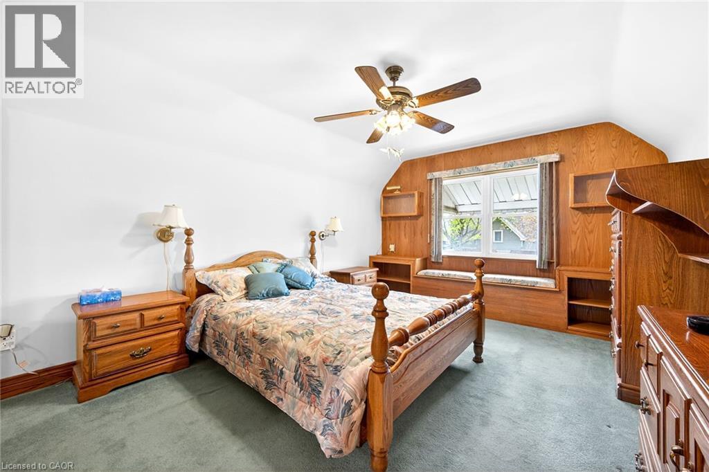 95 Empress Avenue, Hamilton, ON - Indoor Photo Showing Bedroom