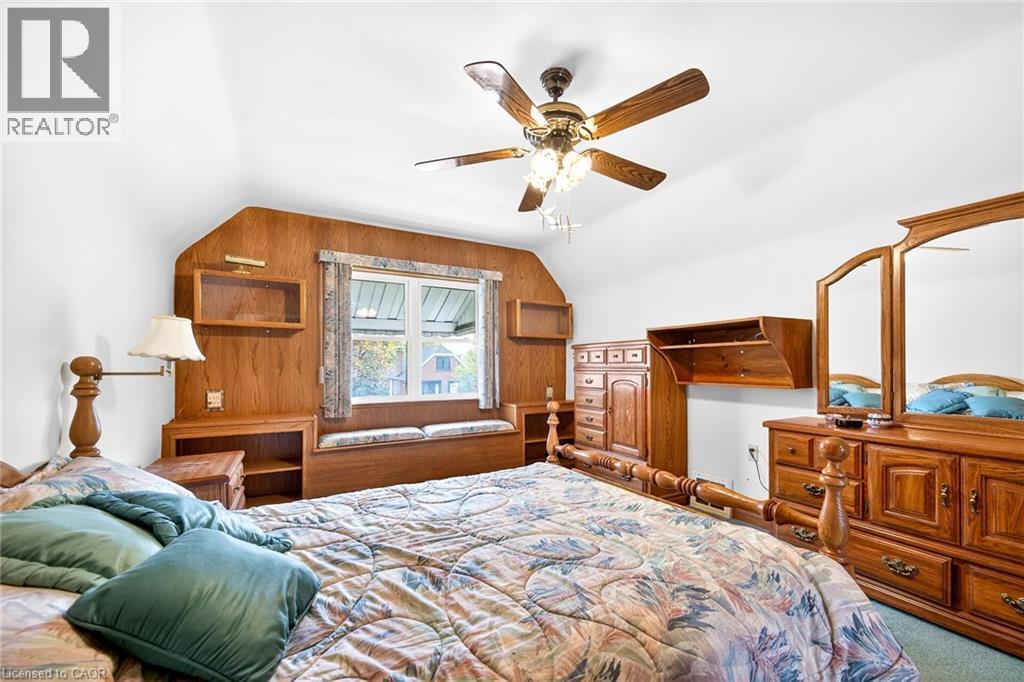 95 Empress Avenue, Hamilton, ON - Indoor Photo Showing Bedroom
