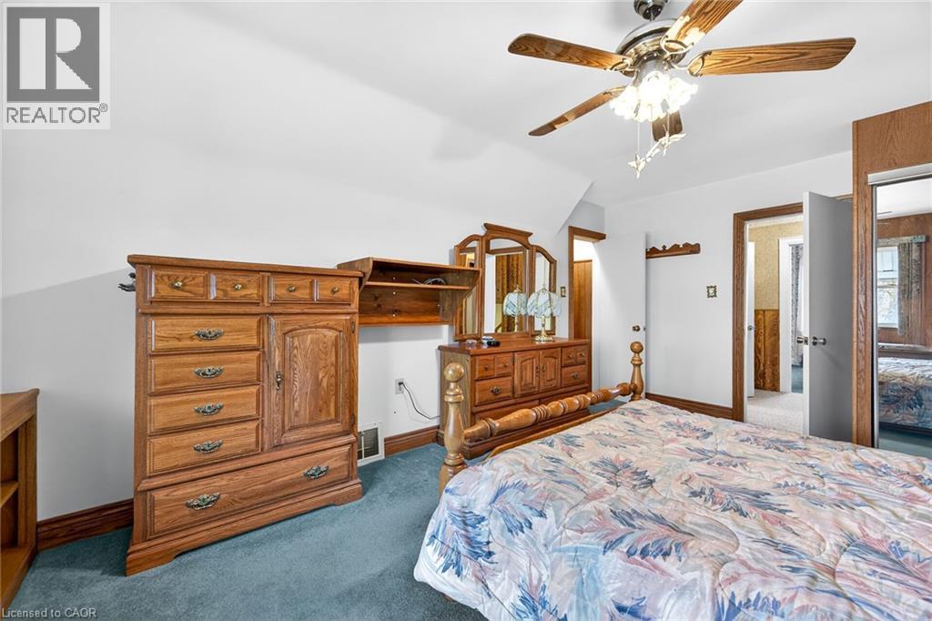 95 Empress Avenue, Hamilton, ON - Indoor Photo Showing Bedroom