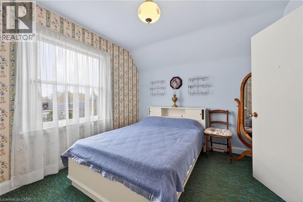 95 Empress Avenue, Hamilton, ON - Indoor Photo Showing Bedroom