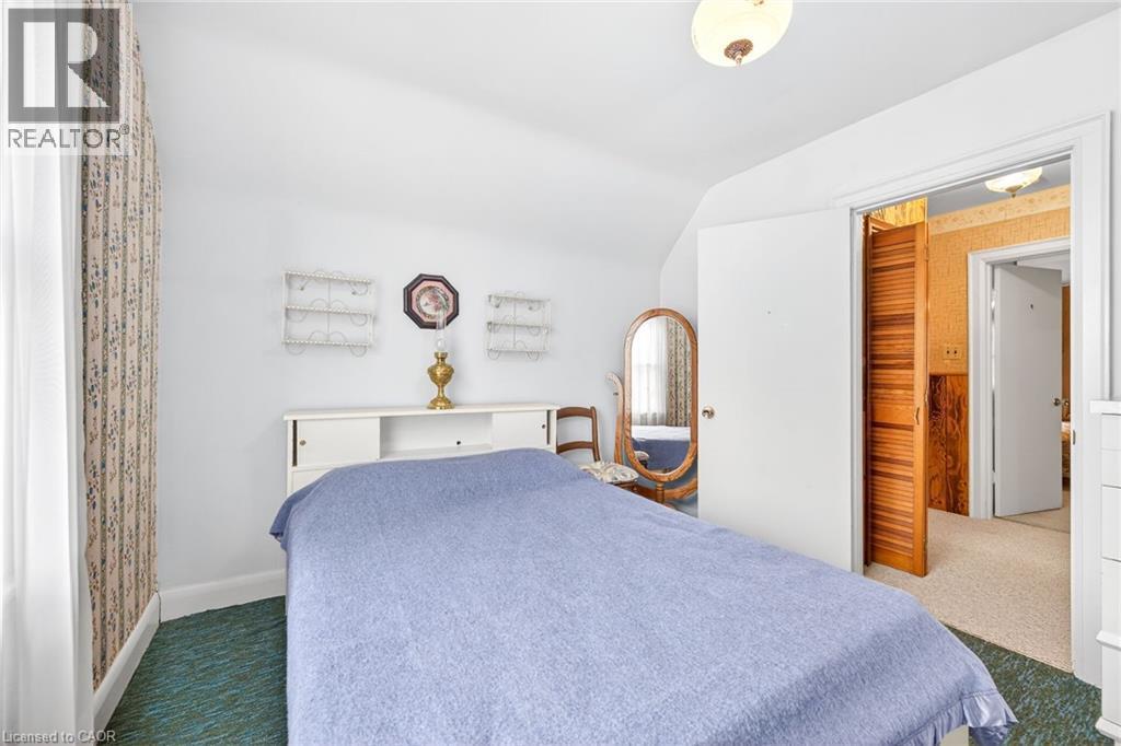 95 Empress Avenue, Hamilton, ON - Indoor Photo Showing Bedroom