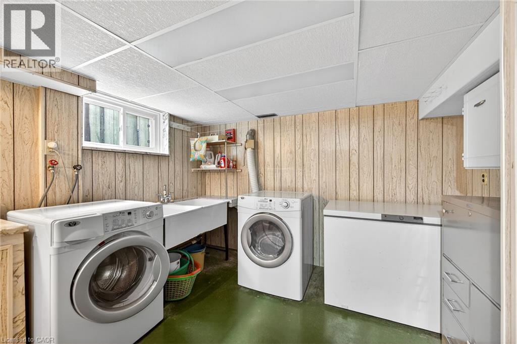 95 Empress Avenue, Hamilton, ON - Indoor Photo Showing Laundry Room