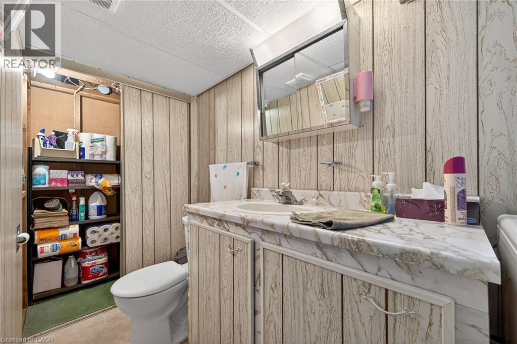 95 Empress Avenue, Hamilton, ON - Indoor Photo Showing Bathroom