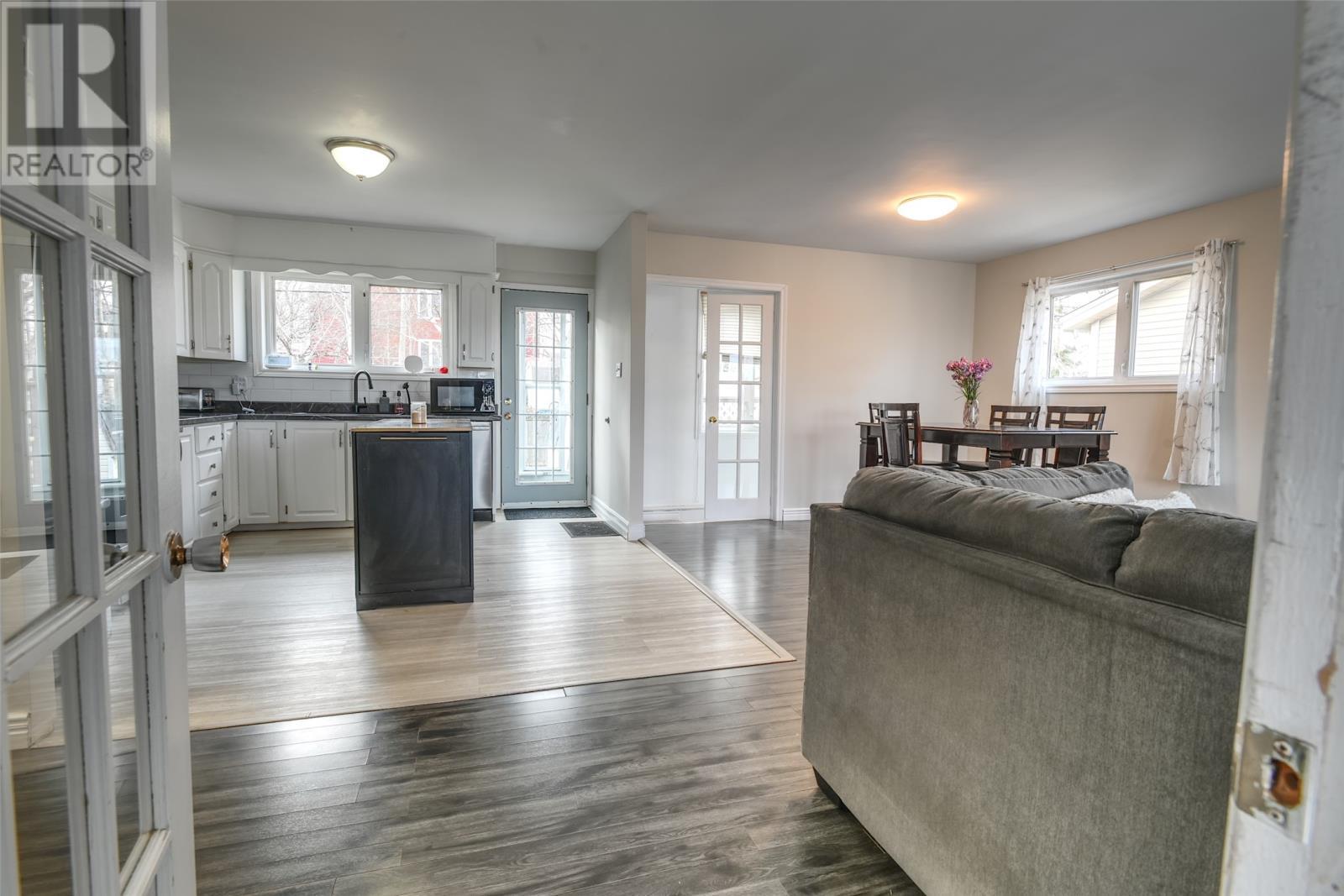 60 Bonavista Street, St. John’S, NL - Indoor Photo Showing Living Room