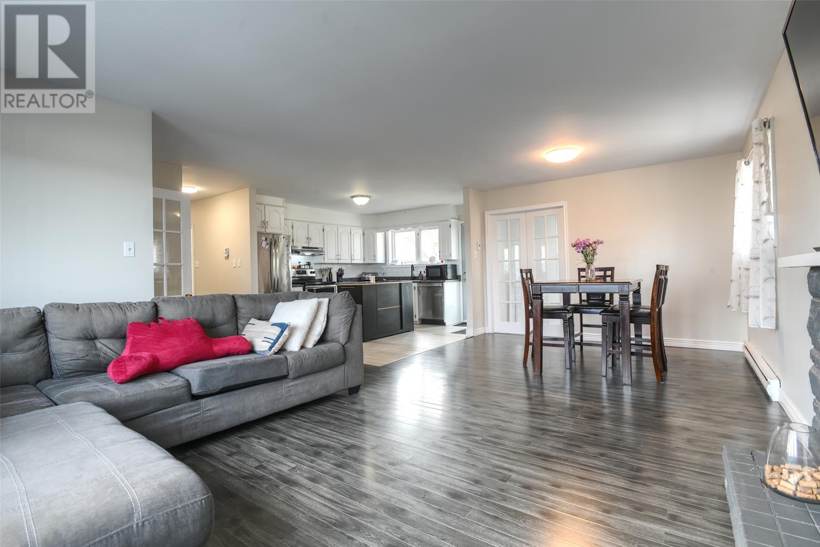 60 Bonavista Street, St. John’S, NL - Indoor Photo Showing Living Room