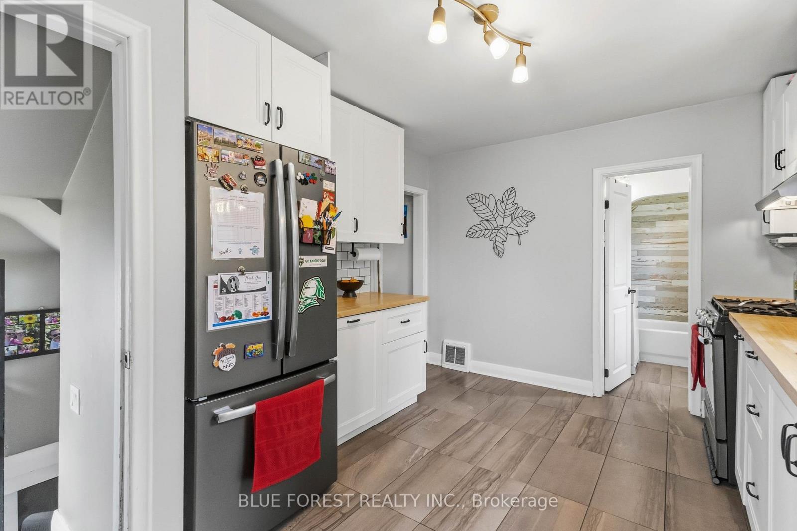 47 Devonshire Place, St. Thomas, ON - Indoor Photo Showing Kitchen