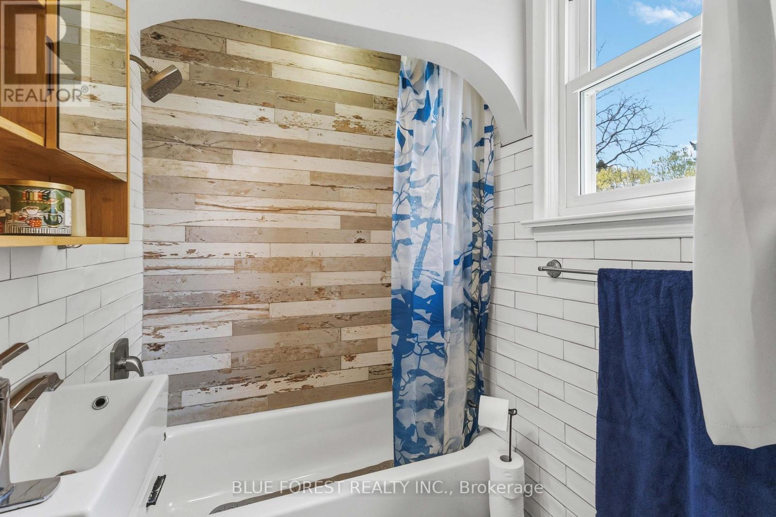 47 Devonshire Place, St. Thomas, ON - Indoor Photo Showing Bathroom