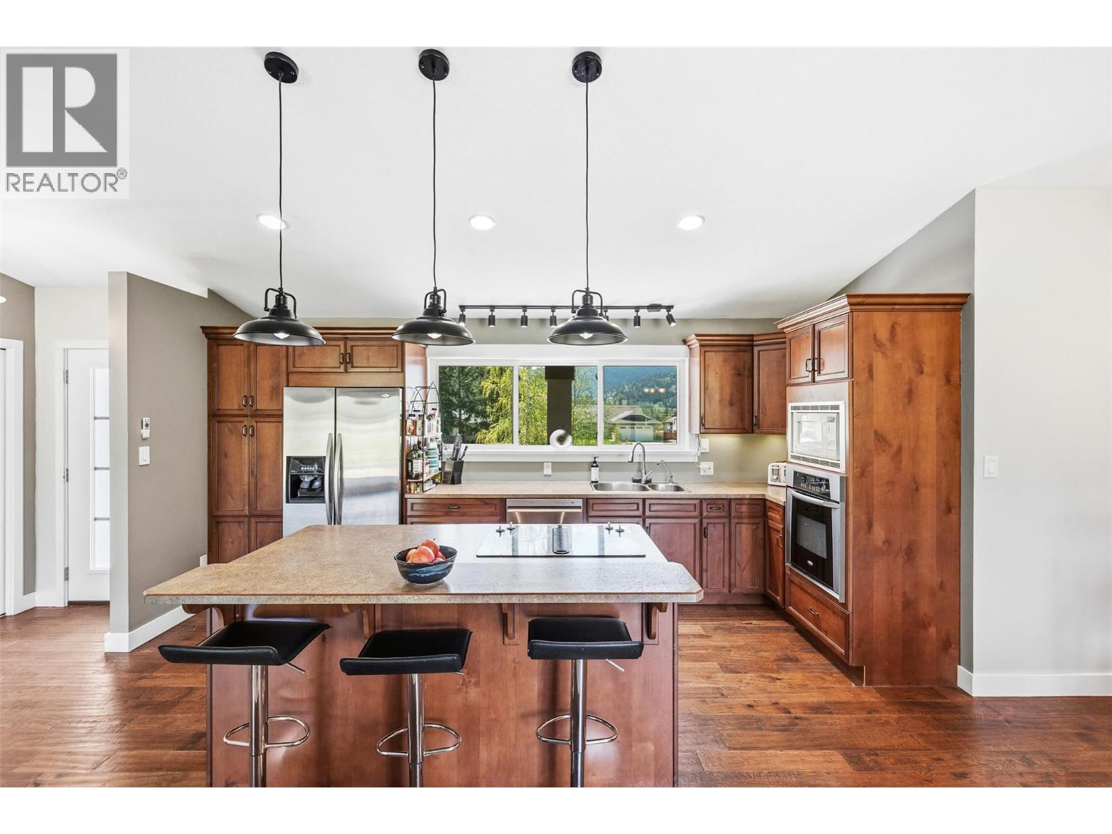 178 Range Road, Kaleden, BC - Indoor Photo Showing Kitchen With Double Sink