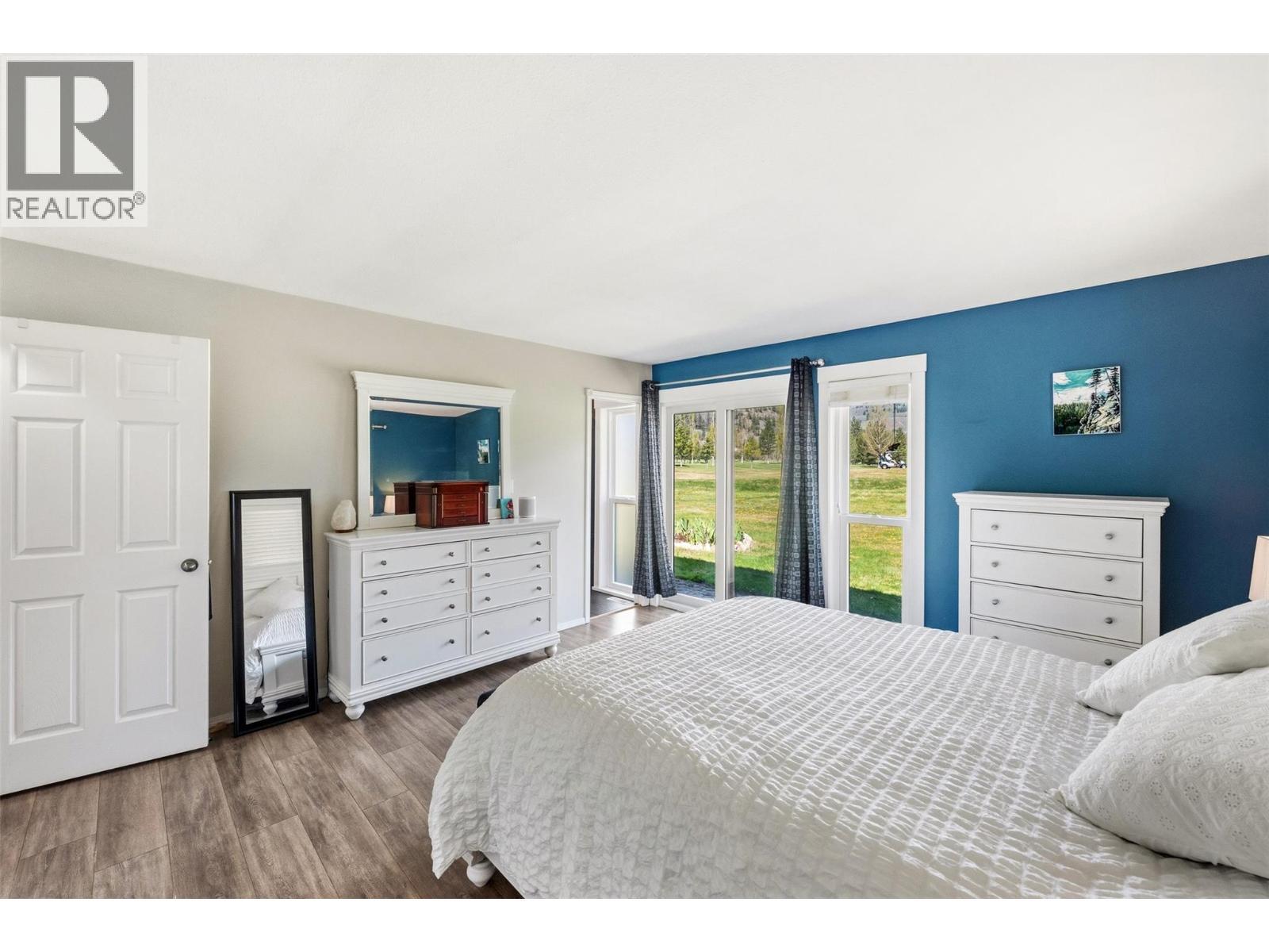 178 Range Road, Kaleden, BC - Indoor Photo Showing Bedroom