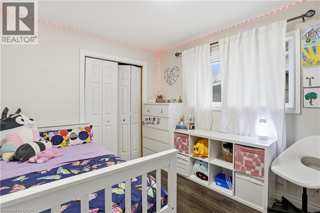 107 Deschene Avenue, Hamilton, ON - Indoor Photo Showing Bedroom