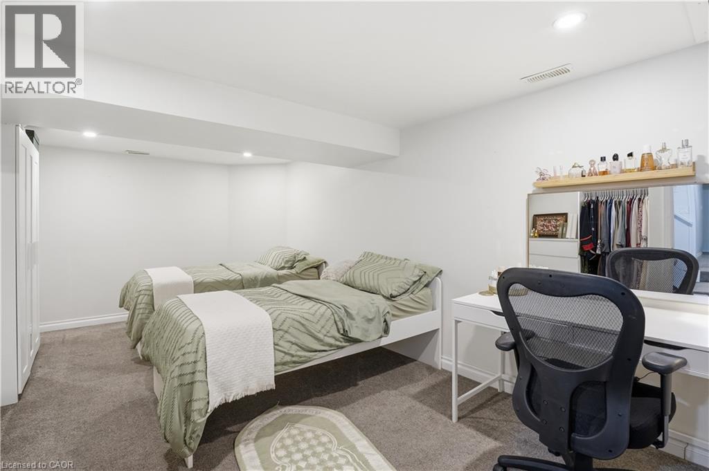 107 Deschene Avenue, Hamilton, ON - Indoor Photo Showing Bedroom