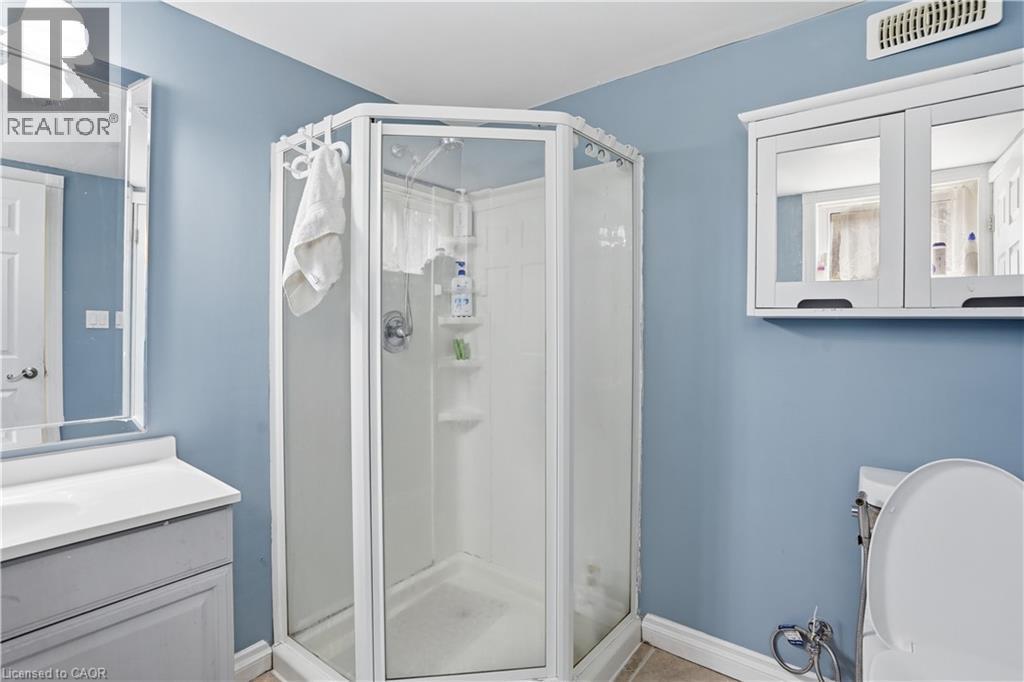 107 Deschene Avenue, Hamilton, ON - Indoor Photo Showing Bathroom