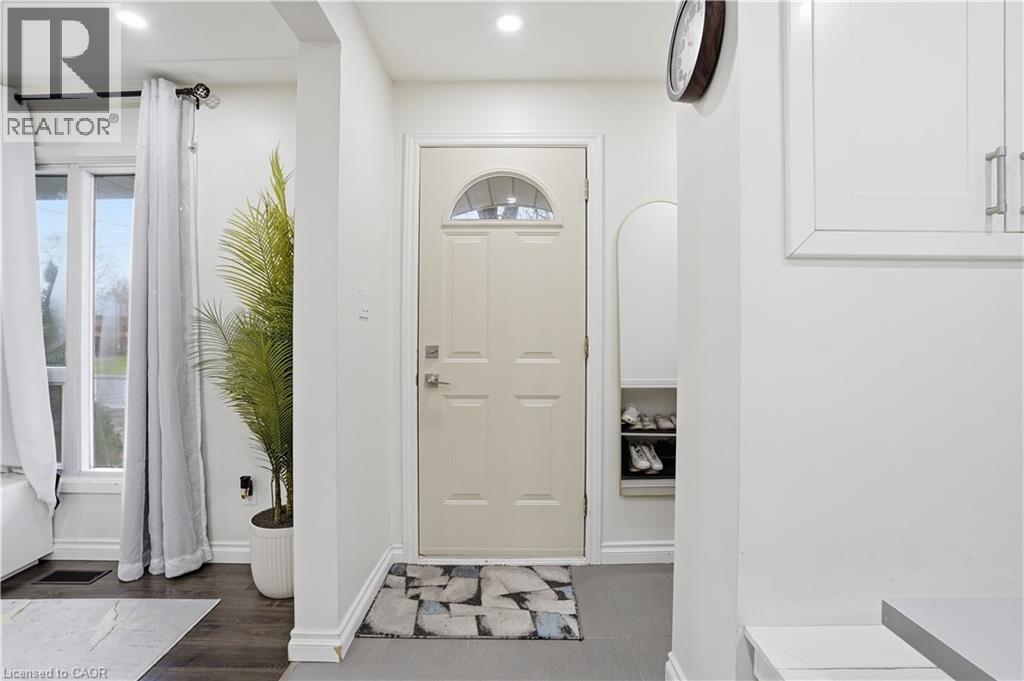 107 Deschene Avenue, Hamilton, ON - Indoor Photo Showing Other Room