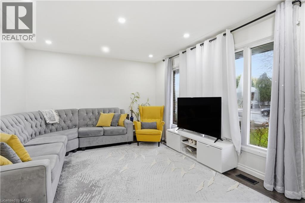 107 Deschene Avenue, Hamilton, ON - Indoor