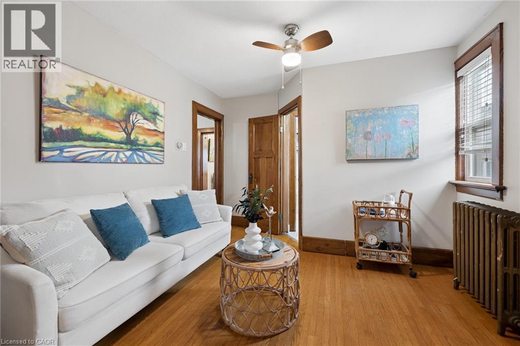 22 Dellroy Avenue, Kitchener, ON - Indoor Photo Showing Living Room