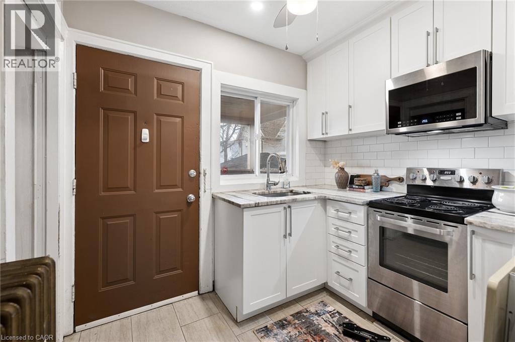 22 Dellroy Avenue, Kitchener, ON - Indoor Photo Showing Kitchen