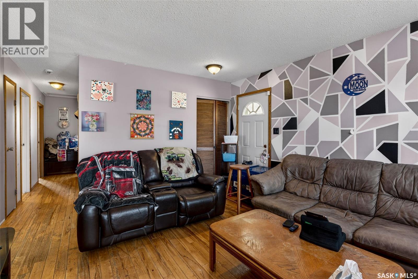 69 Mcgee Crescent, Saskatoon, SK - Indoor Photo Showing Living Room