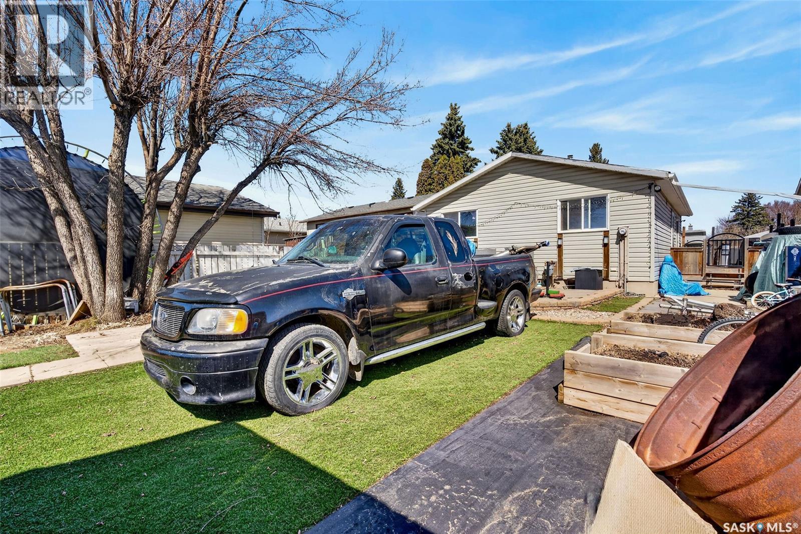 69 Mcgee Crescent, Saskatoon, SK - Outdoor