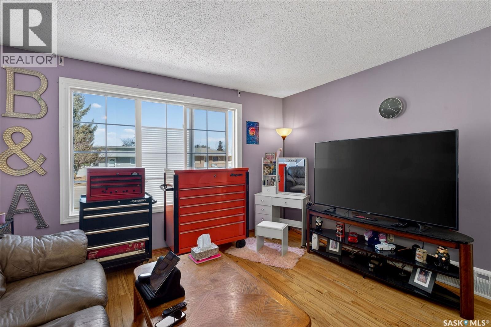 69 Mcgee Crescent, Saskatoon, SK - Indoor Photo Showing Living Room