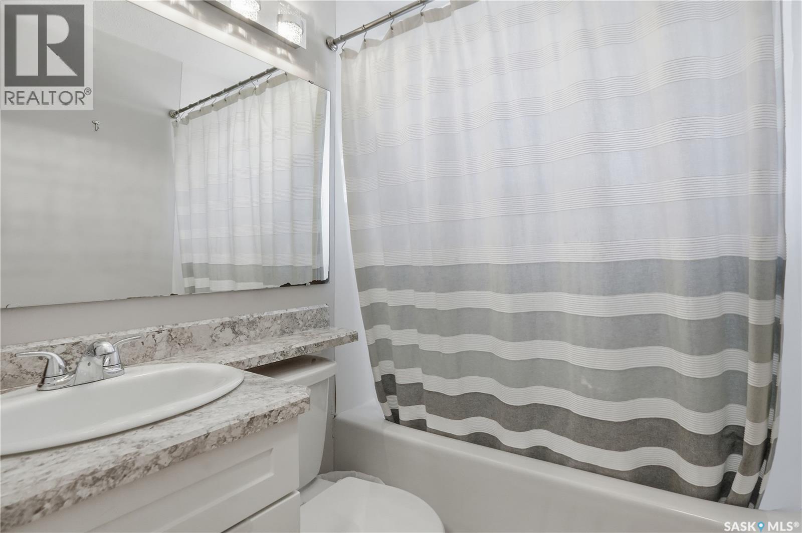 709 Inver Crescent E, Regina, SK - Indoor Photo Showing Bathroom