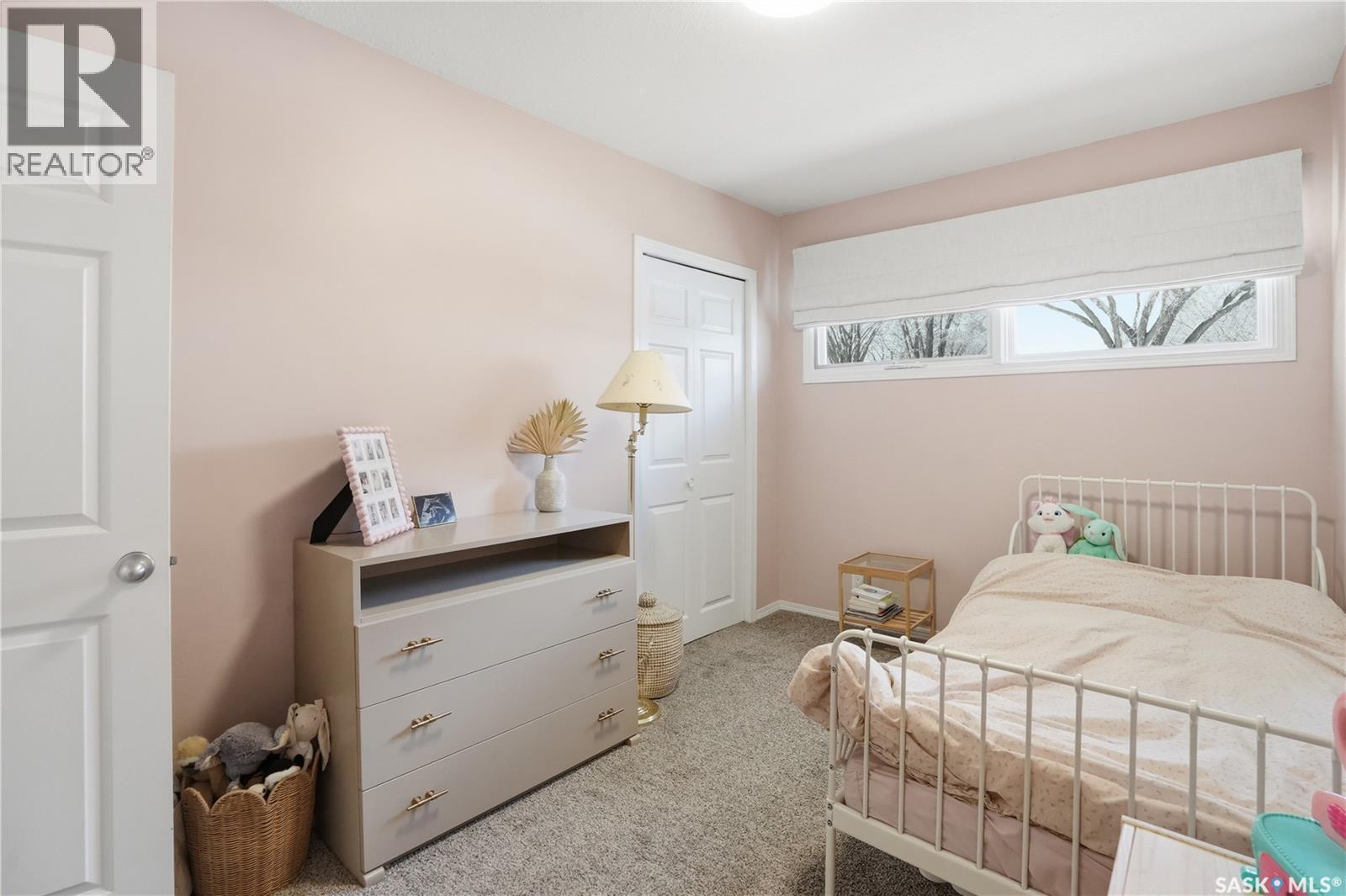 709 Inver Crescent E, Regina, SK - Indoor Photo Showing Bedroom