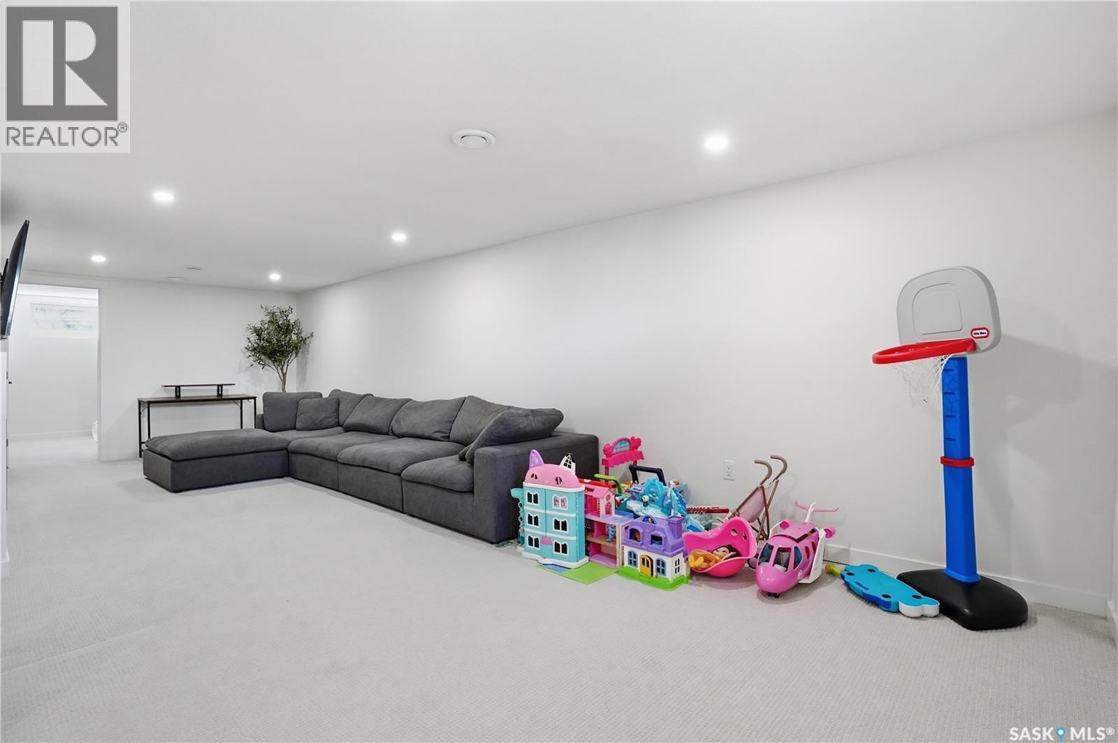 709 Inver Crescent E, Regina, SK - Indoor