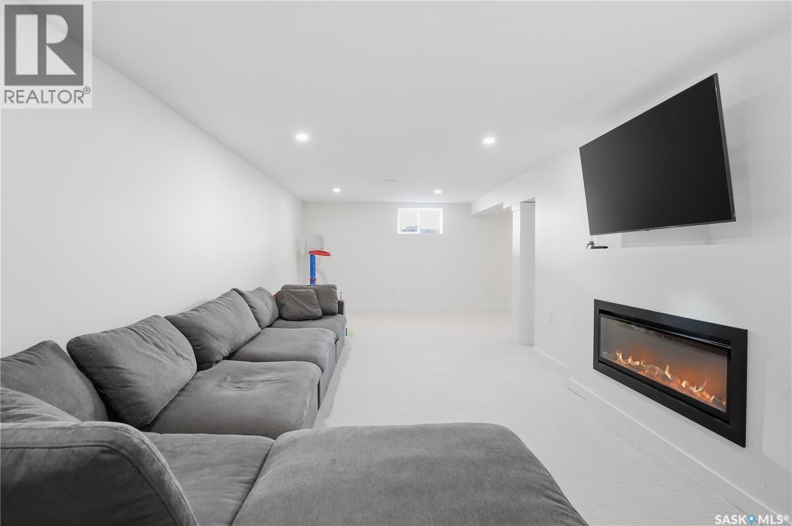 709 Inver Crescent E, Regina, SK - Indoor With Fireplace