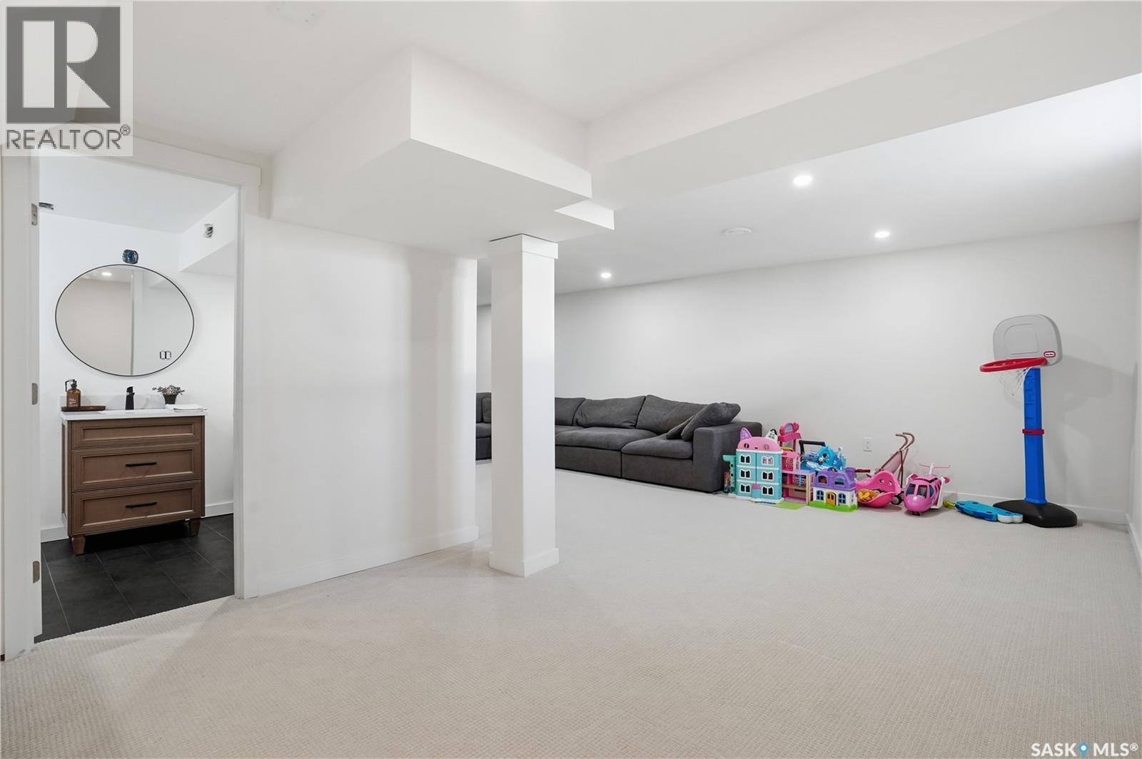709 Inver Crescent E, Regina, SK - Indoor