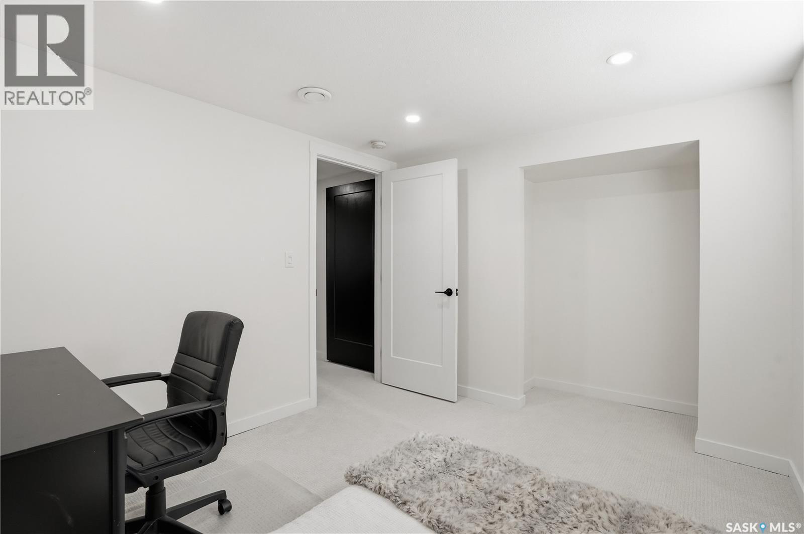 709 Inver Crescent E, Regina, SK - Indoor Photo Showing Office