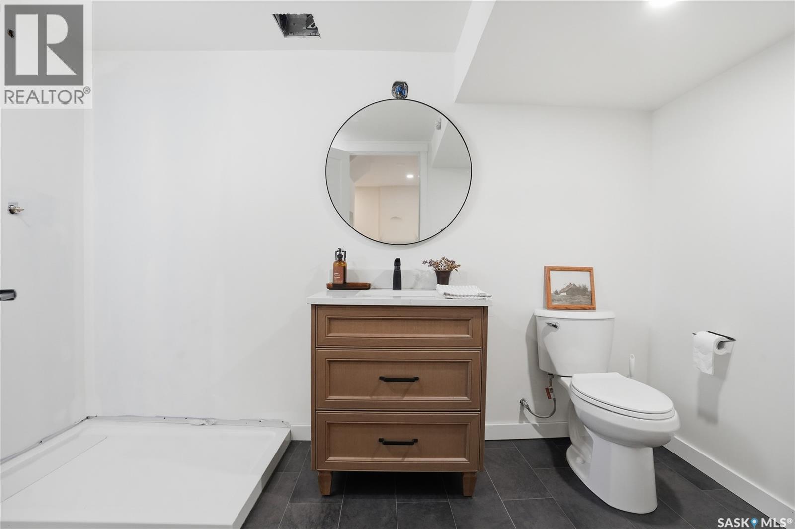 709 Inver Crescent E, Regina, SK - Indoor Photo Showing Bathroom