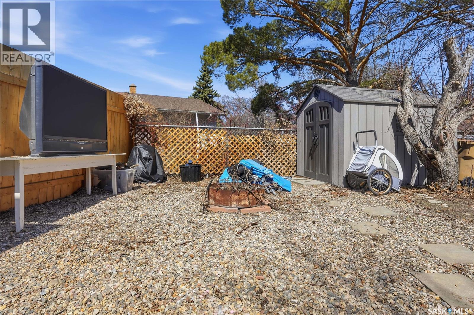 709 Inver Crescent E, Regina, SK - Outdoor