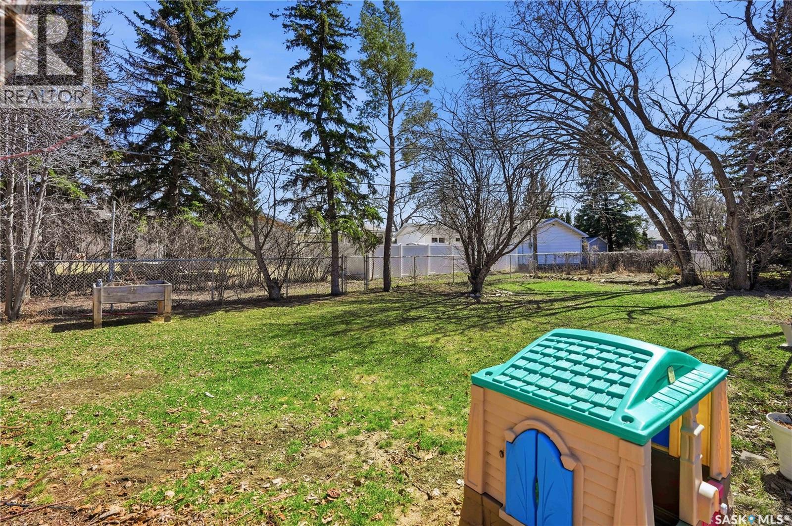 709 Inver Crescent E, Regina, SK - Outdoor