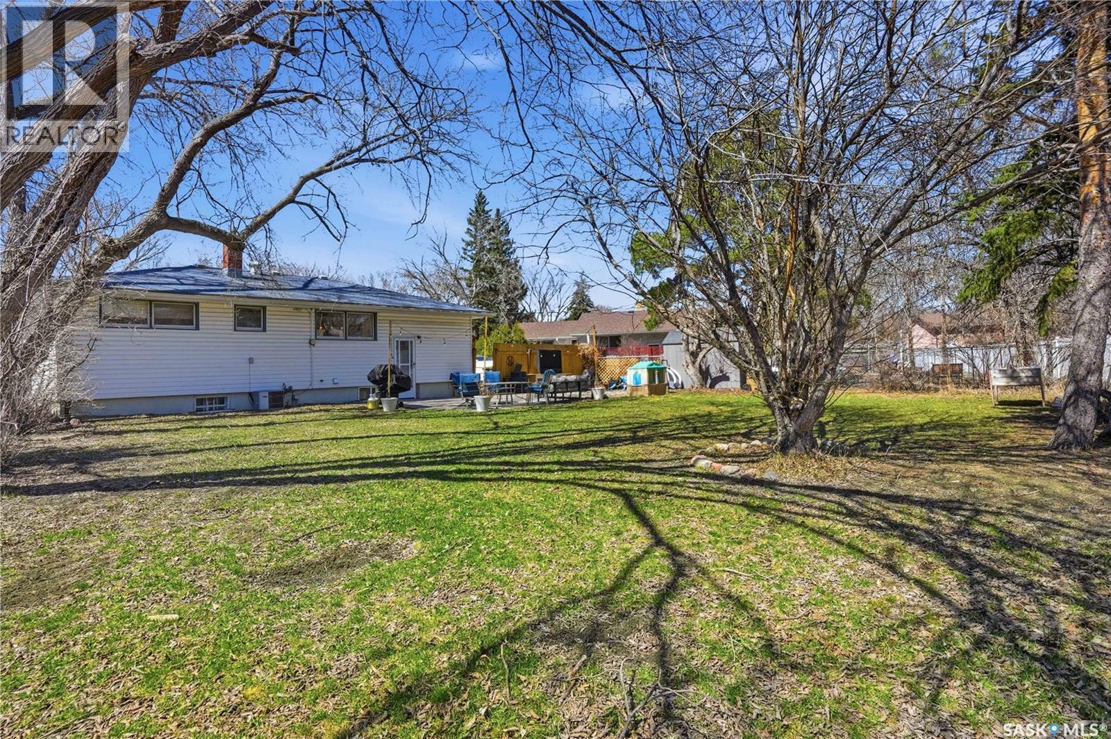 709 Inver Crescent E, Regina, SK - Outdoor