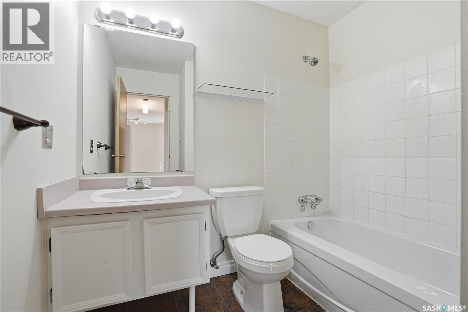 316B 4040 8Th Street E, Saskatoon, SK - Indoor Photo Showing Bathroom