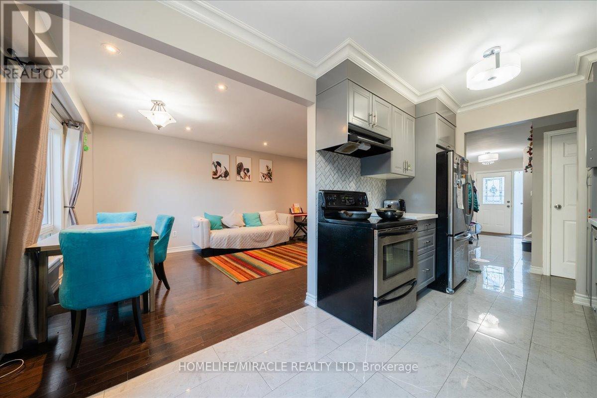 613 Galloway Crescent, Mississauga, ON - Indoor Photo Showing Kitchen