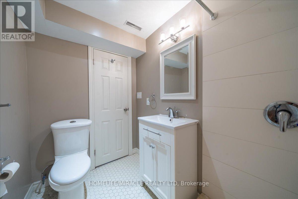 613 Galloway Crescent, Mississauga, ON - Indoor Photo Showing Bathroom
