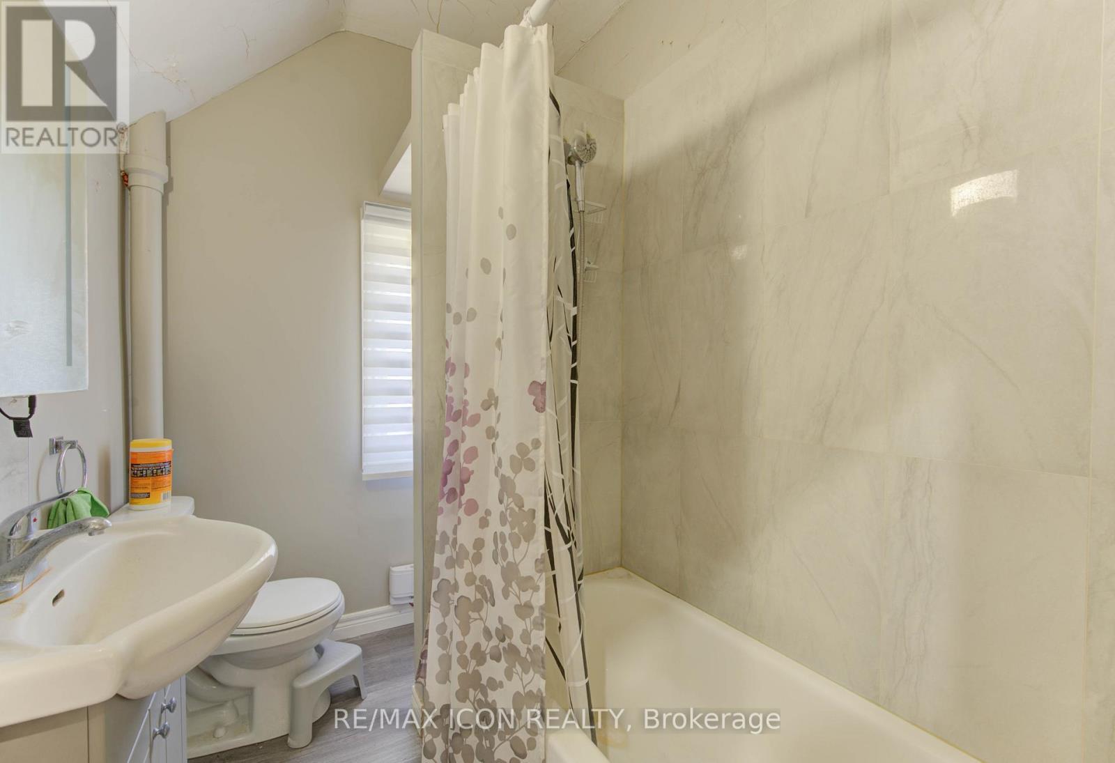138 Courtland Avenue E, Kitchener, ON - Indoor Photo Showing Bathroom