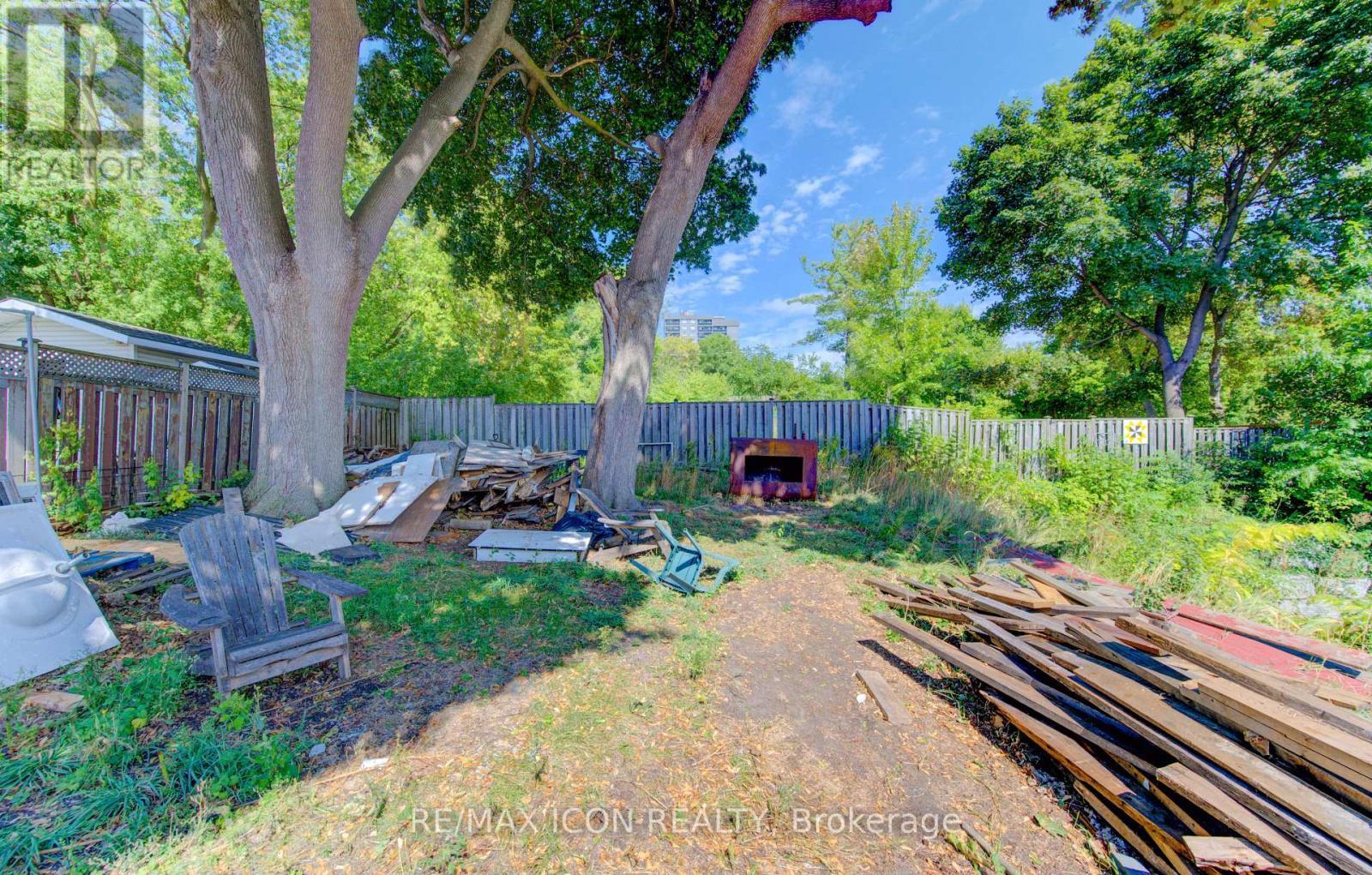 138 Courtland Avenue E, Kitchener, ON - Outdoor