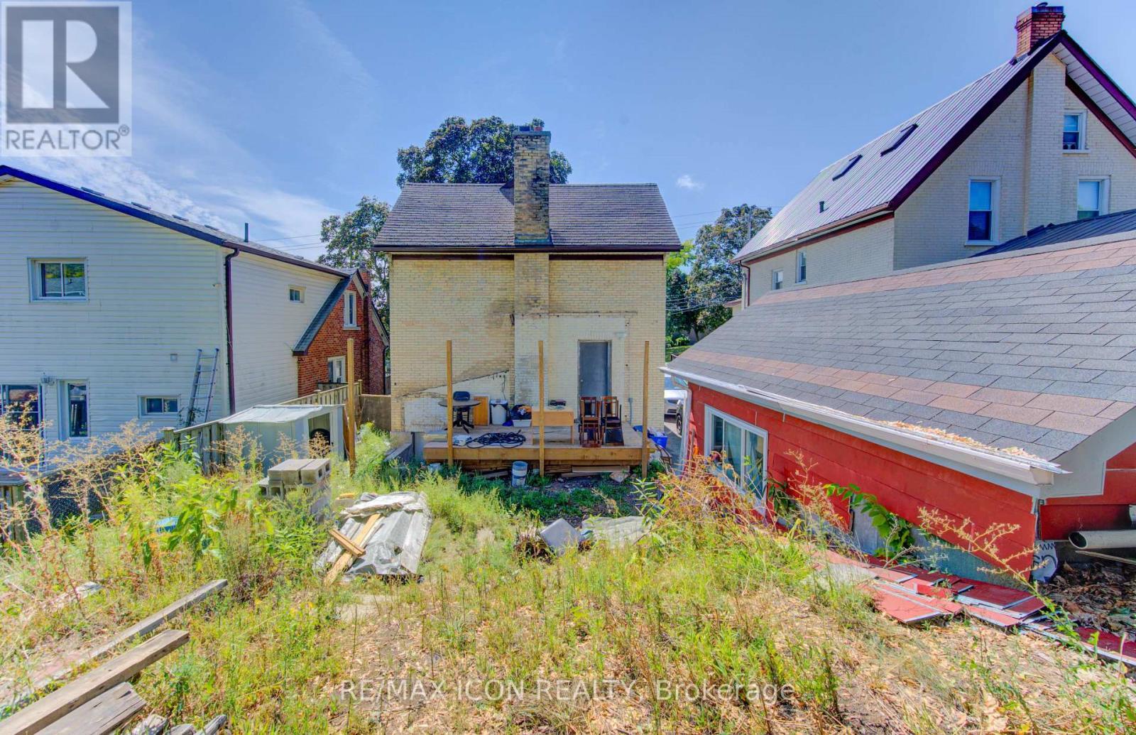 138 Courtland Avenue E, Kitchener, ON - Outdoor With Exterior