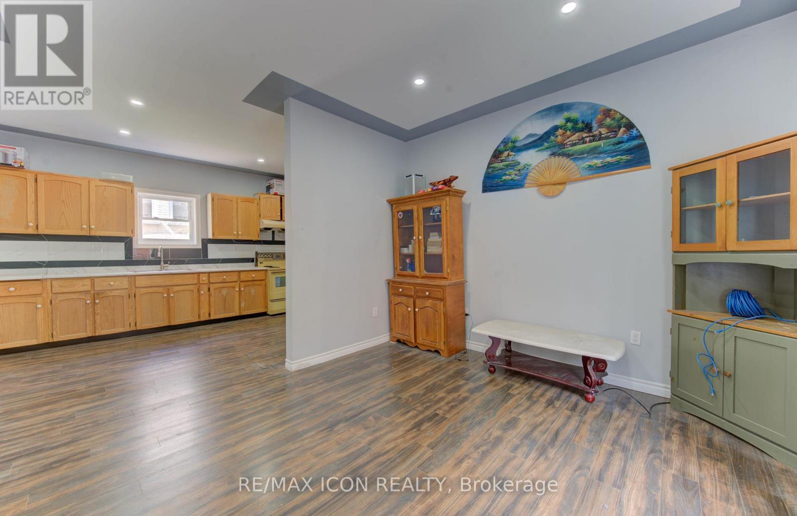 138 Courtland Avenue E, Kitchener, ON - Indoor