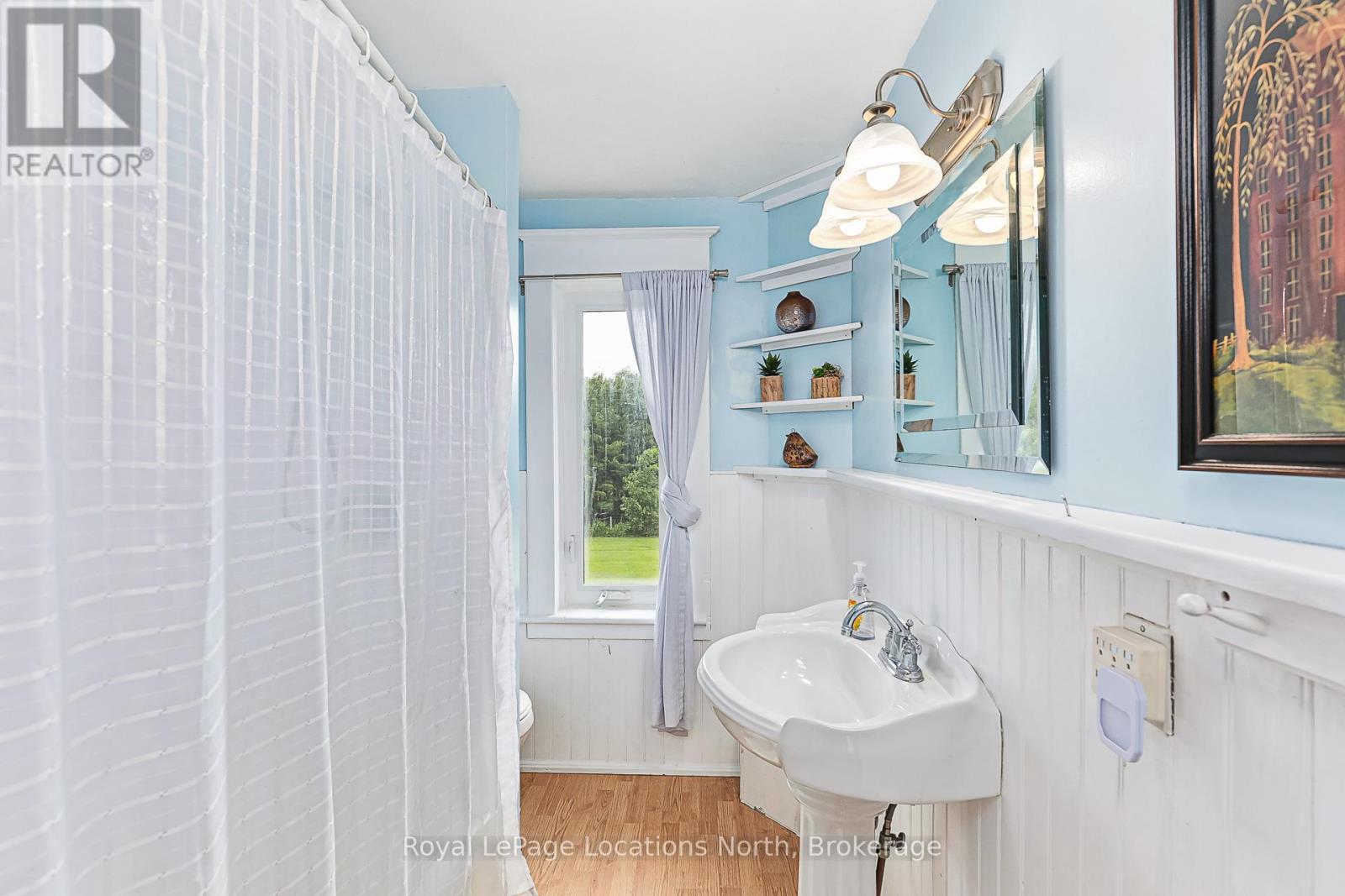5576 Concession Rd 6, Clearview, ON - Indoor Photo Showing Bathroom